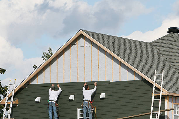 Professional Siding technician working in Hudson, TX